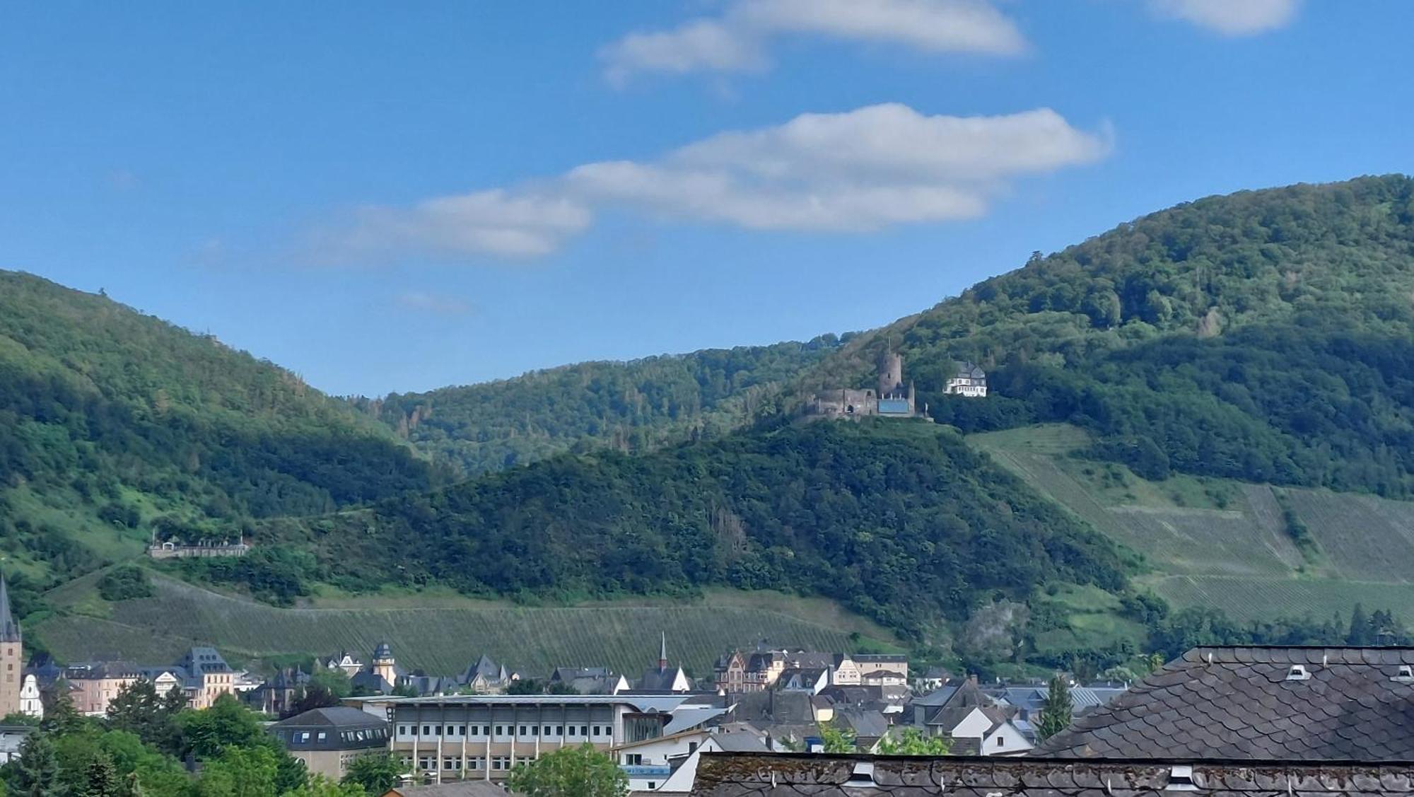 Dachgeschosswohnung Mit Burgblick In Kues Bernkastel-Kues Kültér fotó